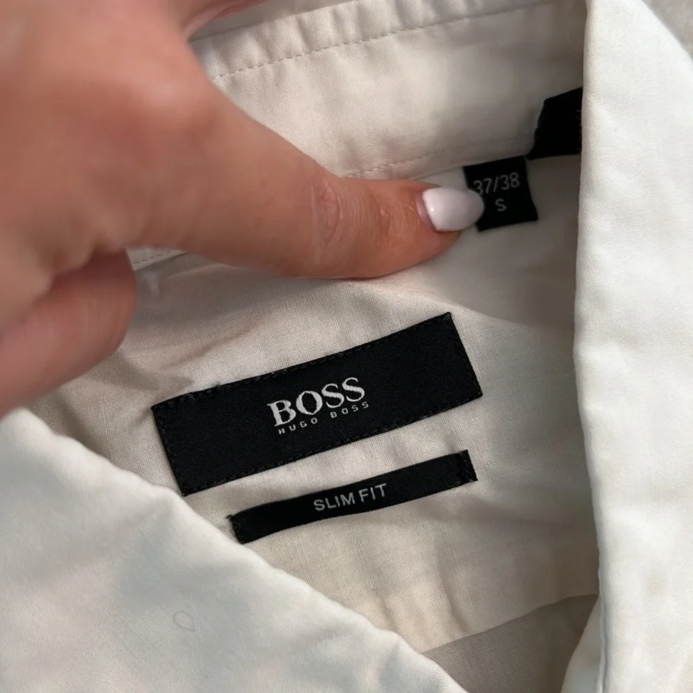 Hugo boss men size small off white button down shirt slim Fit Italian fabric